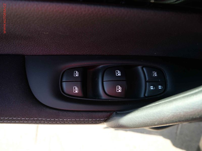 Nissan Qashqai (2021) 1.3 DiG-T, 2.maj,ČR, Acenta - fotka 14 z 24