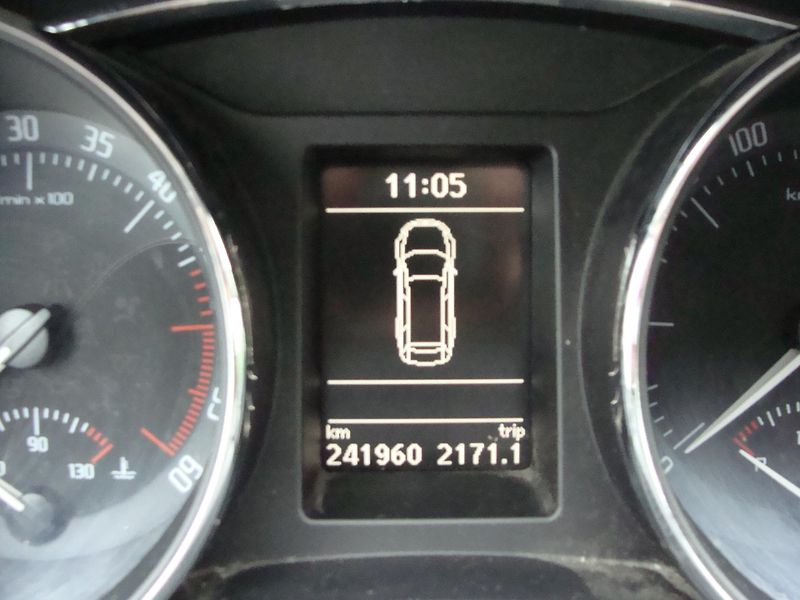 Škoda Superb 2.0 TDi, 125 kW, 4X4, klima - fotka 15 z 30