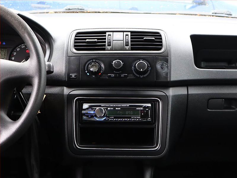 Škoda Fabia (2009) 1.2 12V, po STK, jezdí dobře - fotka 10 z 11