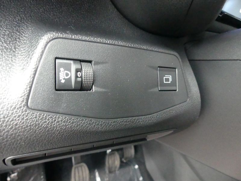 Citroën Berlingo (2026) PLUS PROFI Petrol 110k Manual - fotka 18 z 21