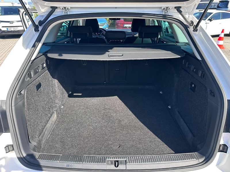 Škoda Superb 2.0 TDI 110kW Style - fotka 18 z 18