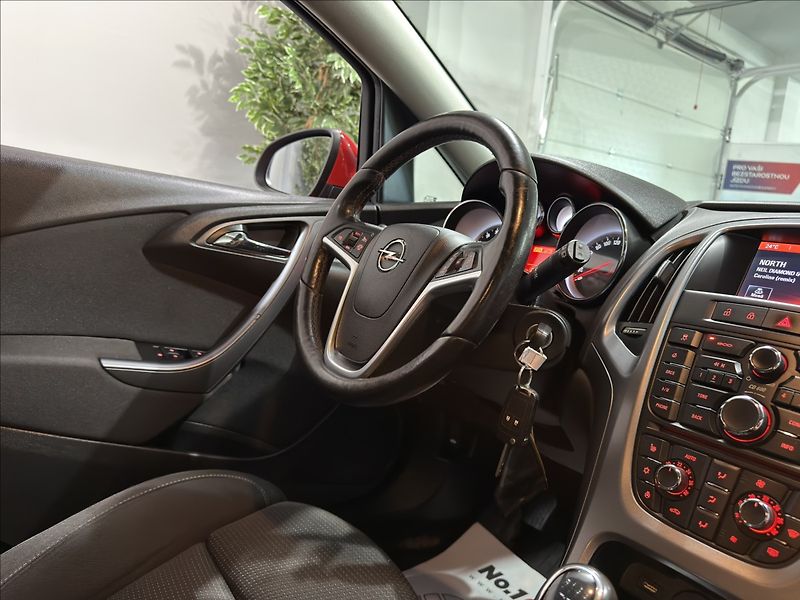 Opel Astra 1,4   T SPORT ENERGY BI-XENON - fotka 21 z 38