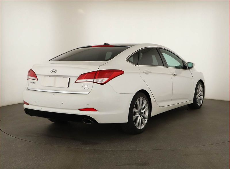 Hyundai i40 (2013) 2.0 GDI, Automat, Navi, Xenony - fotka 5 z 20