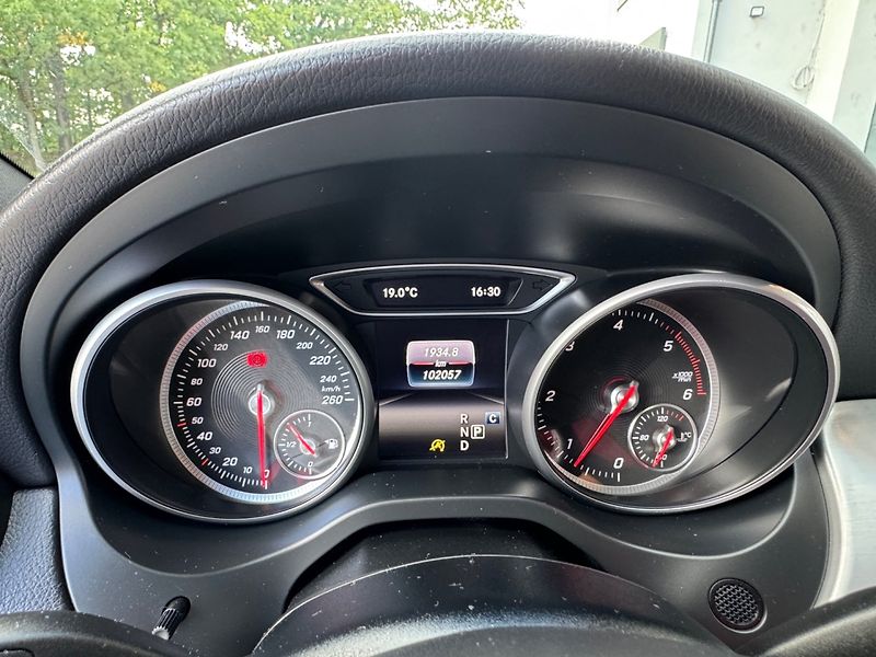 Mercedes-Benz GLA (2017) 220CDI 4-MATIC AMG - fotka 20 z 34