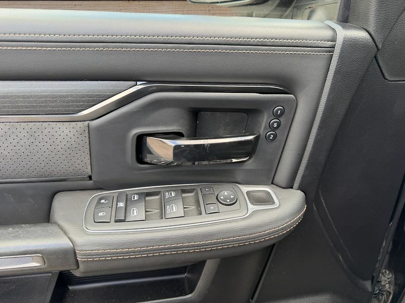Dodge RAM (2022) +3500+CUMMINS+LIMITED CUSTOM+ - fotka 17 z 26