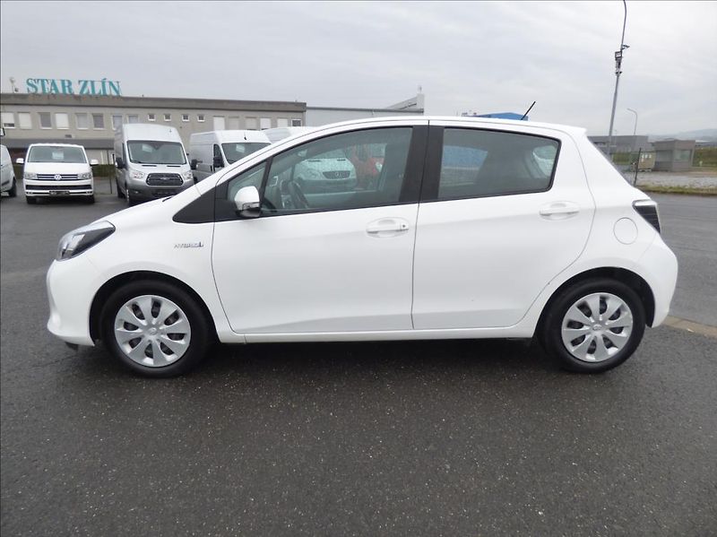 Toyota Yaris 1,5 Hybrid, Digi Klima, servis - fotka 6 z 60