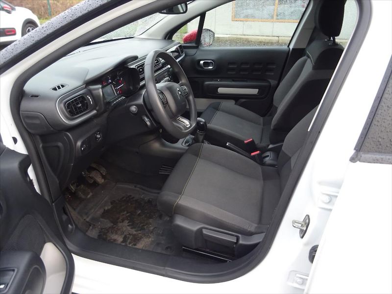 Citroën C3 1,2 PureTech 61 kW - fotka 9 z 28