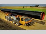 Tatra Force 8x8 – vozidlo pro přepravu potrubí.