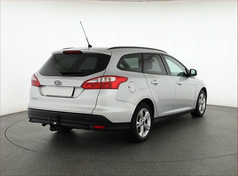 Ford Focus (2014) 1.6 TDCi, Park. senzory - fotka 5 z 18