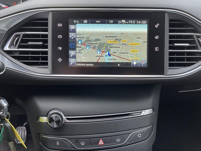 Peugeot 308 2.0 HDI 110 kW navi. serviska - fotka 15 z 26