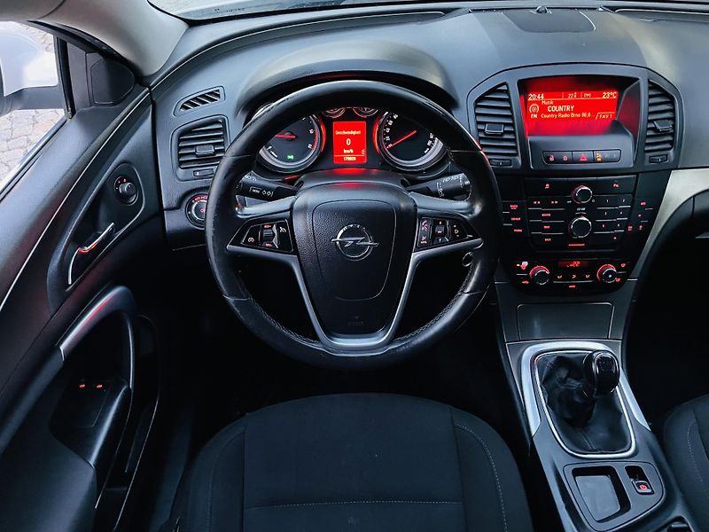 Opel Insignia 2.0CDTi MANUÁL TAŽNÉ SENZORY - fotka 23 z 36