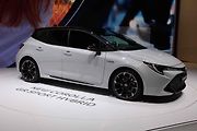 A pak také hybridní Corollu ve sportovní edici