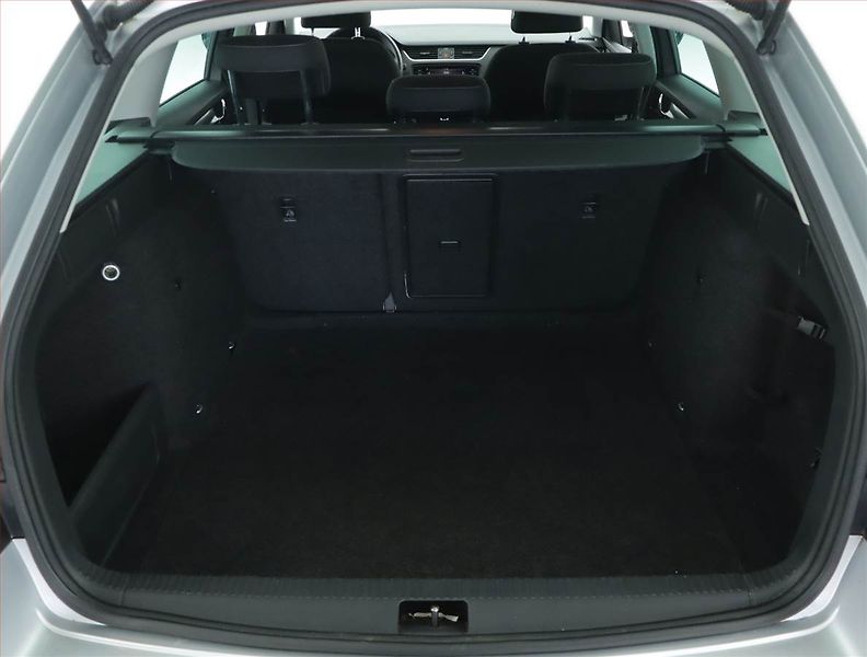 Škoda Octavia (2018) 1.5 TSI, Serv.kniha, Navi - fotka 13 z 15