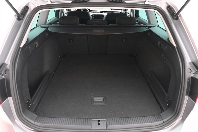 Volkswagen Passat 2,0 TDI 110 KW DSG Business Zá - fotka 10 z 32