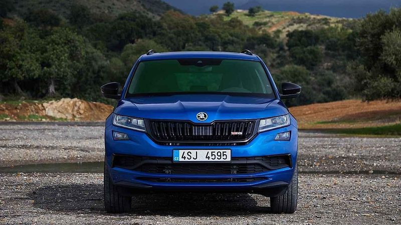 Vybírání vozu v showroomu Škoda Plus