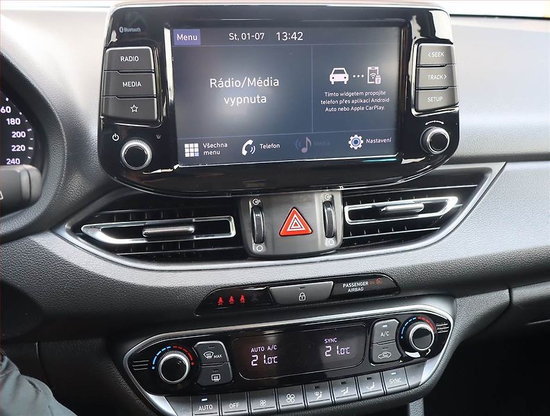 Hyundai i30 (2022) Family 1.5 T-GDI MHEV - fotka 12 z 16