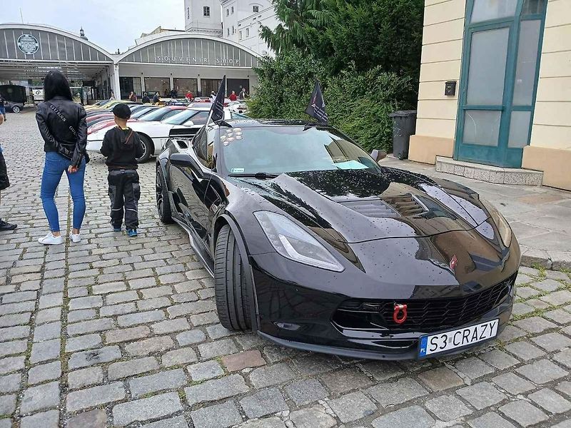 V Plzeňském Prazdroji si dali sraz příznivci amerických sportovních vozů Corvette.
