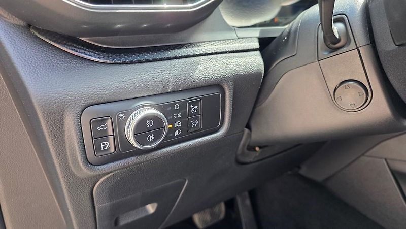 Ford Explorer (2021) 3.0 EcoBoost 336 kW PHEV 7míst - fotka 22 z 47