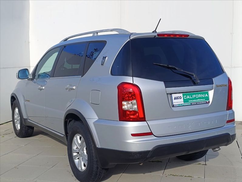 SsangYong Rexton 2,0 RX200 7MÍST TEMPOMAT - fotka 10 z 31