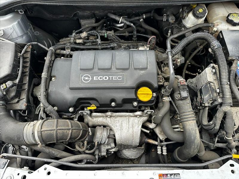 Opel Astra 1,4 103 kW TURBO automat, CZ - fotka 31 z 36