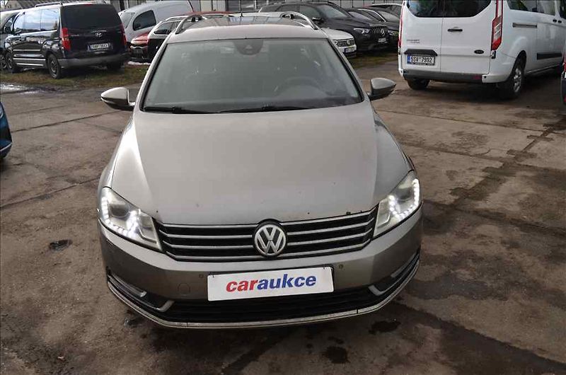 Volkswagen Passat (2012) VARIANT 2,0 TDI - fotka 2 z 26