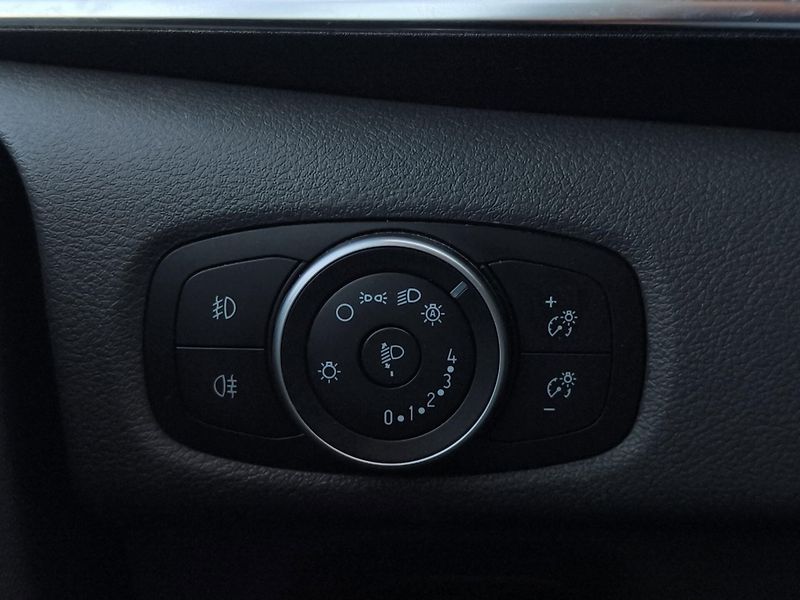 Ford Tourneo Custom (2019) L2 TITANIUM 2.0 EcoBlue 136kW, - fotka 14 z 26