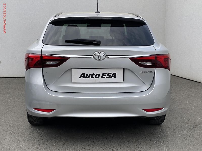 Toyota Avensis (2016) 2.0 D-4D, Sport, kůže, +ALU - fotka 5 z 18