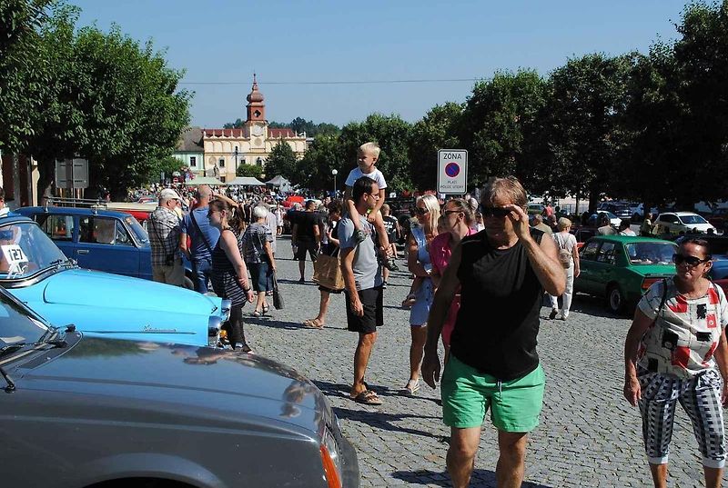 Veterány se sjely do Veselí nad Lužnicí na Selské Baroko 2023.