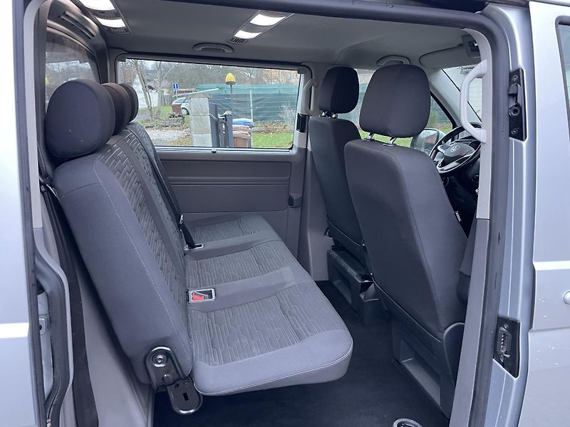 Volkswagen Caravelle 2,0TDi 110kW comfortLINE 5míst - fotka 19 z 32
