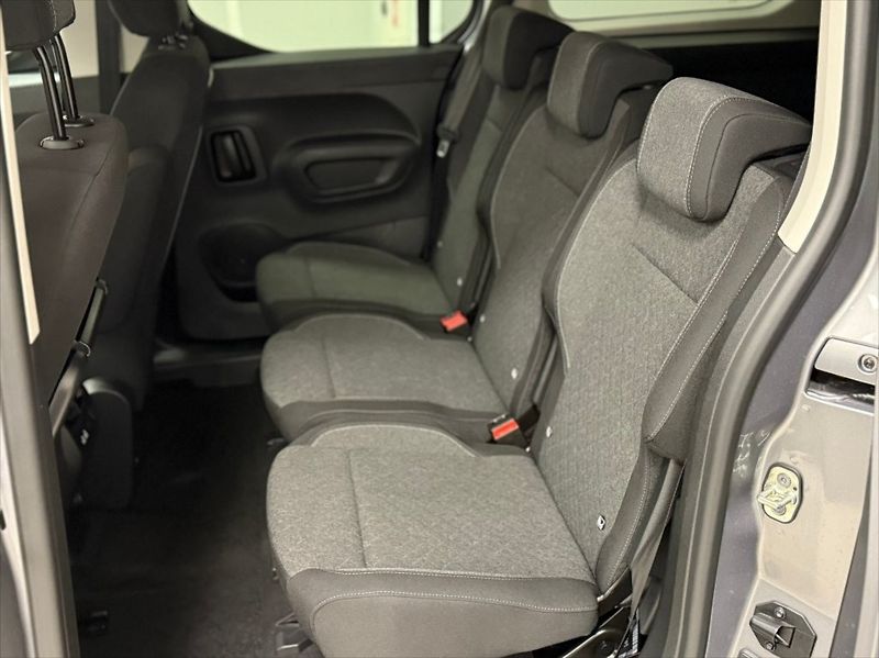 Opel Combo (2024) 1.5 Elegance Plus L2H1 AT8 - fotka 6 z 11