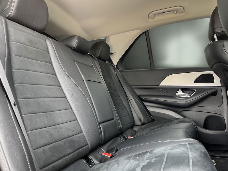 Mercedes-Benz GLE 300d 4MATIC AMG Line - fotka 20 z 21