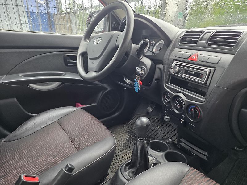 Kia Picanto 1.0-KLIMA-ISOFIX-CENTRÁL - fotka 11 z 12