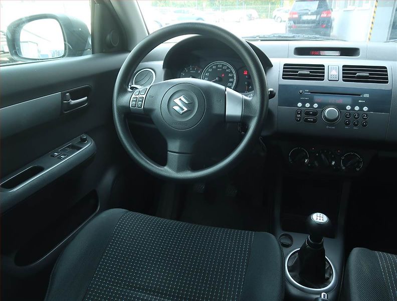 Suzuki Swift (2007) 1.3, nová STK, jezdí výborně - fotka 7 z 15