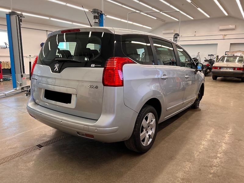 Peugeot 5008 1.6HDi 80kW - fotka 3 z 15