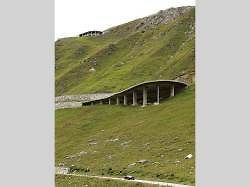 Grimsel Pass, v pozadí parádní Furka Pass