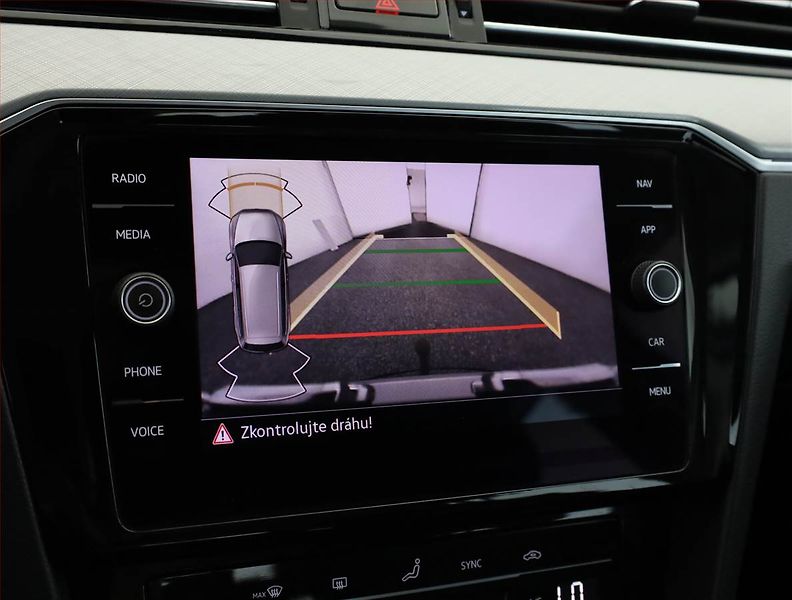 Volkswagen Passat (2020) Business 2.0 TDI, Automat - fotka 14 z 18