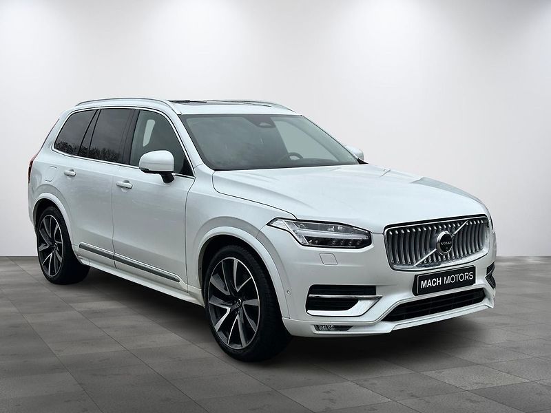 Volvo XC90 B5 AWD Ultimate PANO VZDUCH - fotka 2 z 20