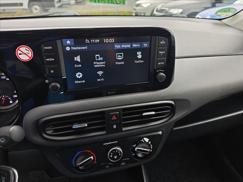 Hyundai i10 1,0 49KW vyhř. volat + sedadla - fotka 17 z 41