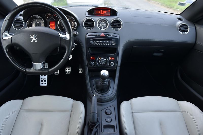 Peugeot RCZ 1.6 T,KŮŽE,VÝHŘEV,TEMP,DKLIMA - fotka 28 z 39