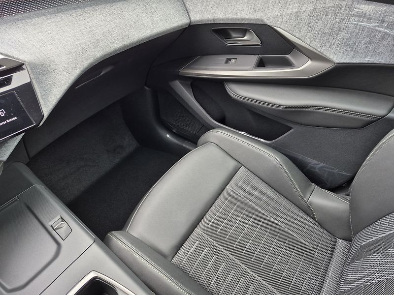 Peugeot 3008 (2026) GT Hybrid 145 e-DCS6  - fotka 21 z 27