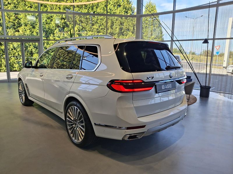 BMW X7 xDrive 40d Individuál - fotka 4 z 31