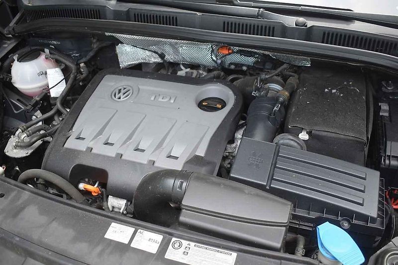 Tento Volkswagen Sharan je deset let starý. Nevypadá na to
