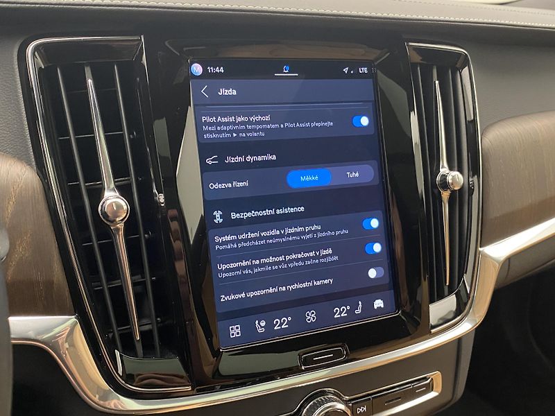 Volvo V90 B4 BRIGHT PLUS AUT REZERVACE - fotka 42 z 48