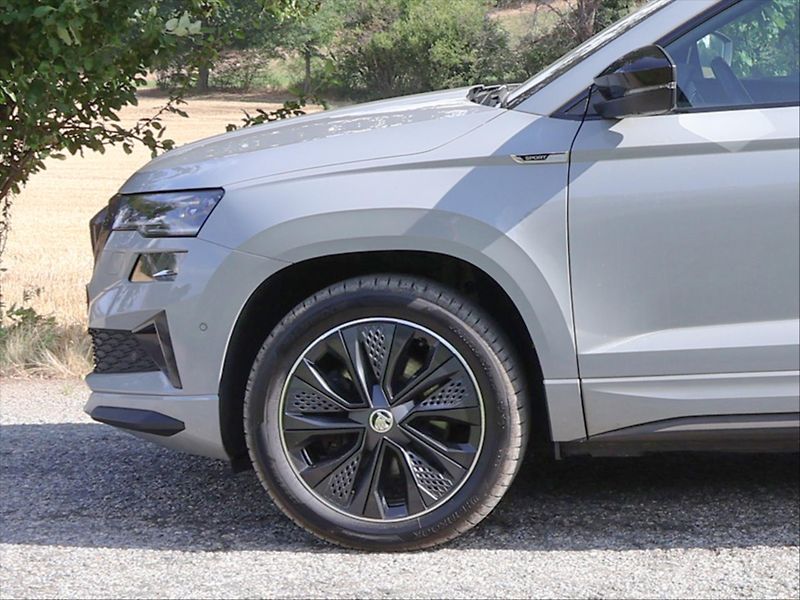 Škoda Karoq 2,0 TDI DSG 4x4 Sportline DPH - fotka 25 z 32
