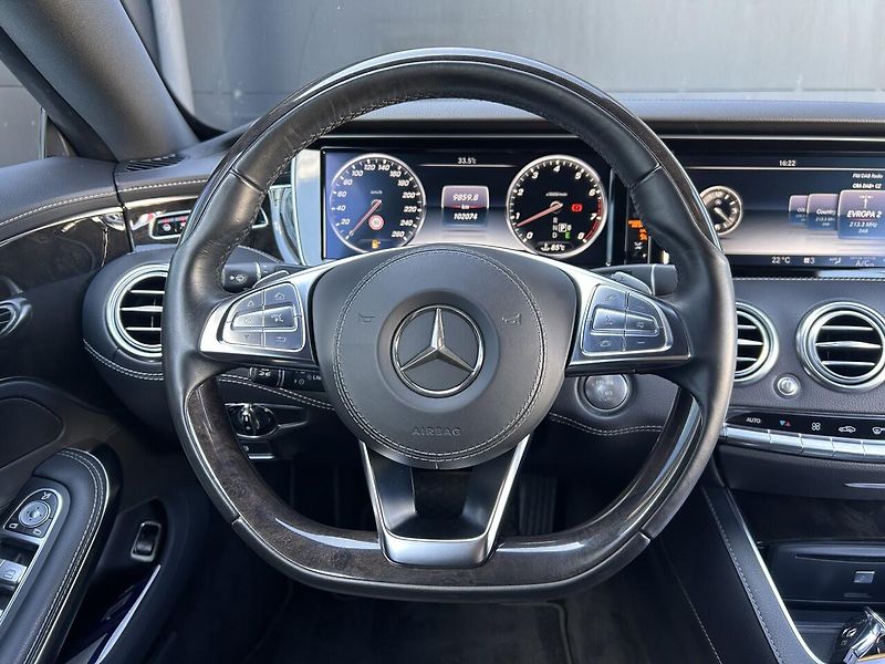 Mercedes-Benz Třídy S S 500 4MATIC COUPE - fotka 17 z 35