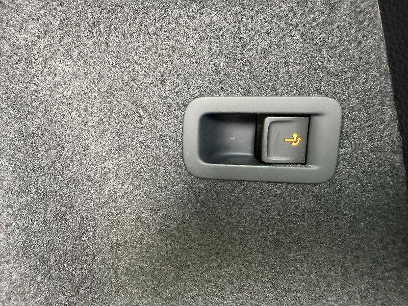 Škoda Karoq 1.0 TSI NAVI TAŽNÉ SERVISKA - fotka 33 z 46