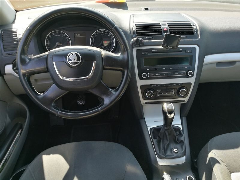Škoda Octavia 1,6 TDI Ambiente - fotka 5 z 18