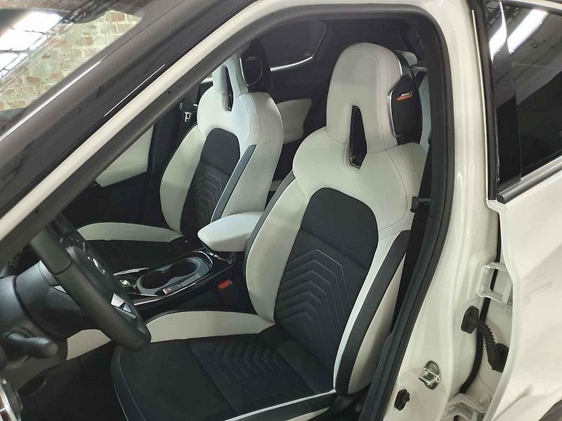 Nissan Juke působí naživo jako dospělý zástupce kategorie malých SUV.
