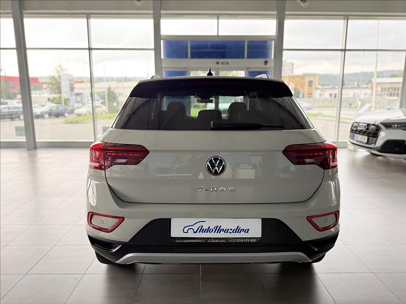 Volkswagen T-Roc 1,0   TSI 85kW,1.MAJ,SERVISKA - fotka 5 z 23