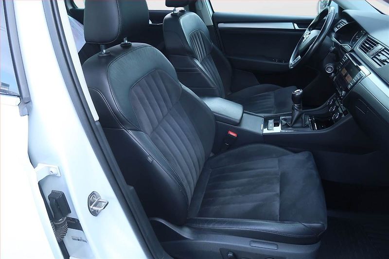 Škoda Superb (2016) 1.6 TDI, Kůže, Navi, Bi-Xenony - fotka 9 z 26